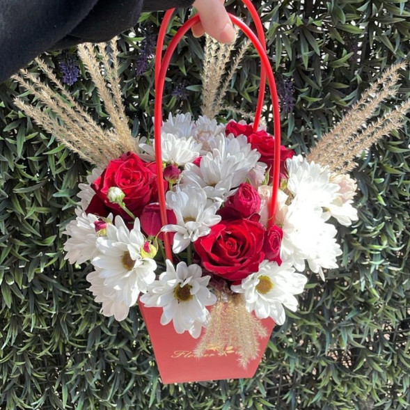 Композиция в коробке «Волшебный сад»  в Гурзуфе