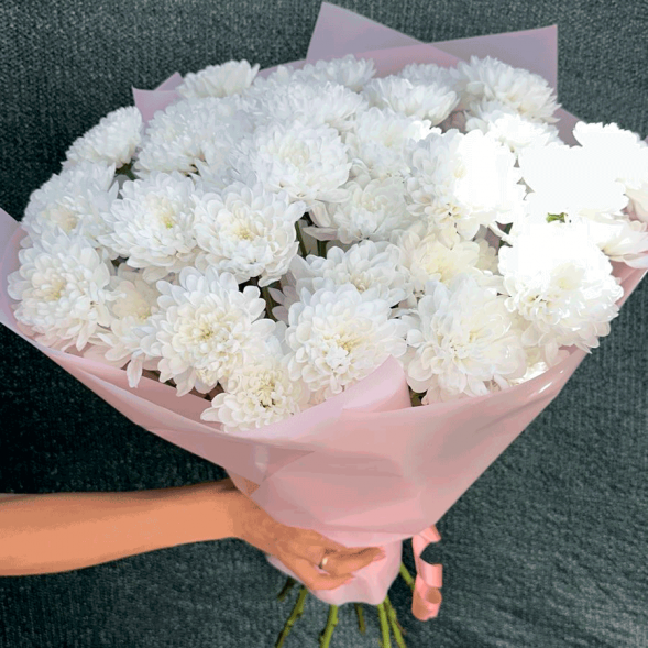 Букет 11 белых кустовых хризантем в Гурзуфе