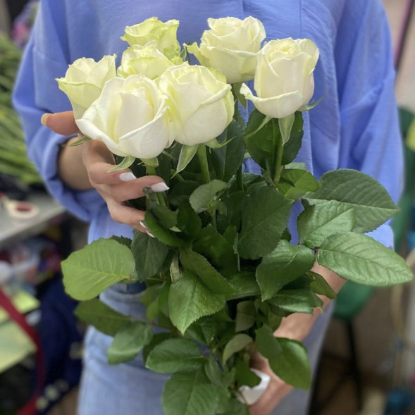 Букет 7 белых роз в Гурзуфе