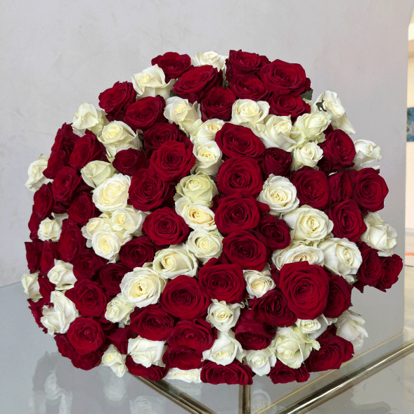 101 красная и белая роза микс в Гурзуфе