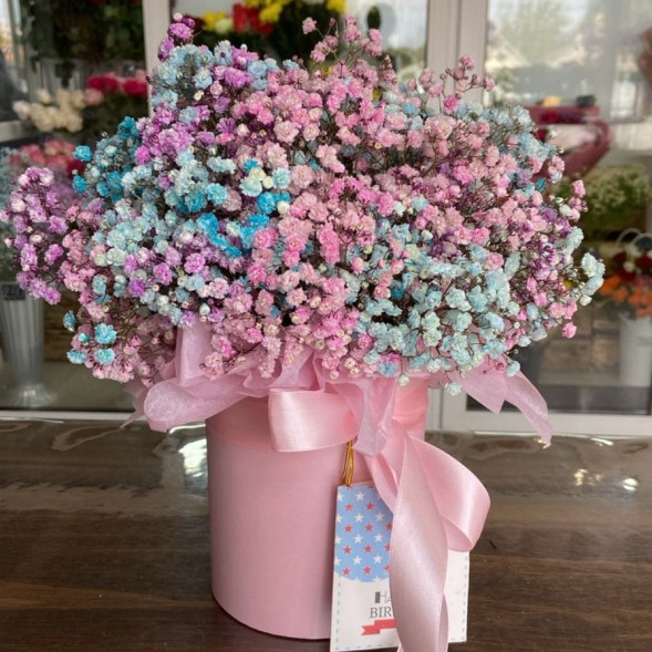 Гипсофила в розовой коробке  в Гурзуфе