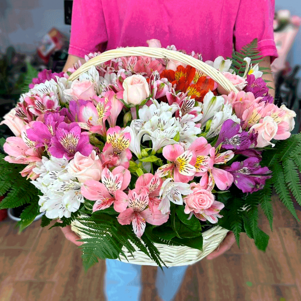 Композиция в корзине &quot;Весенний бриз&quot; в Гурзуфе