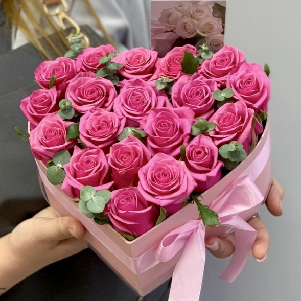 Розы в коробке «Сердце» в Гурзуфе