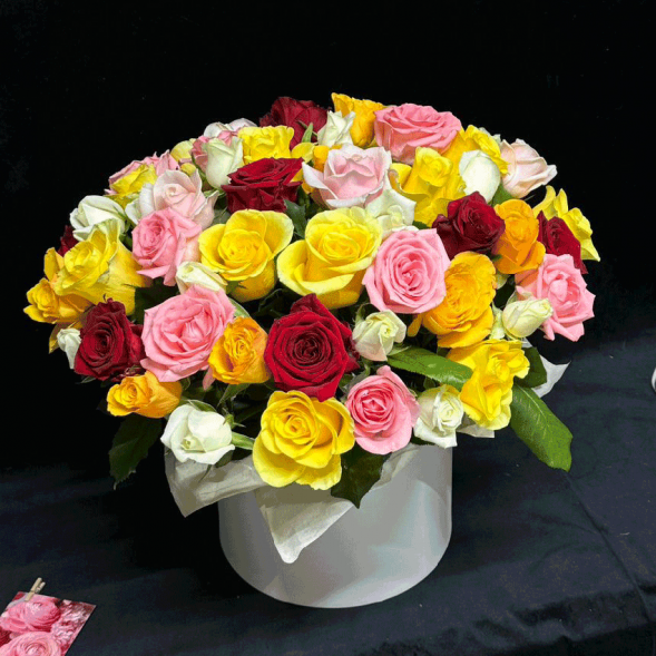 51 роза микс в шляпной коробке в Гурзуфе