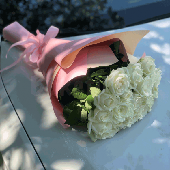 15 белых роз, лента в Гурзуфе