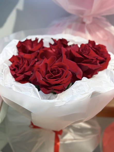 Букет из 5 французских роз в Гурзуфе