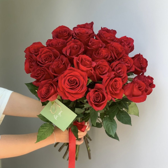 27 красных импортных роз, лента в Гурзуфе