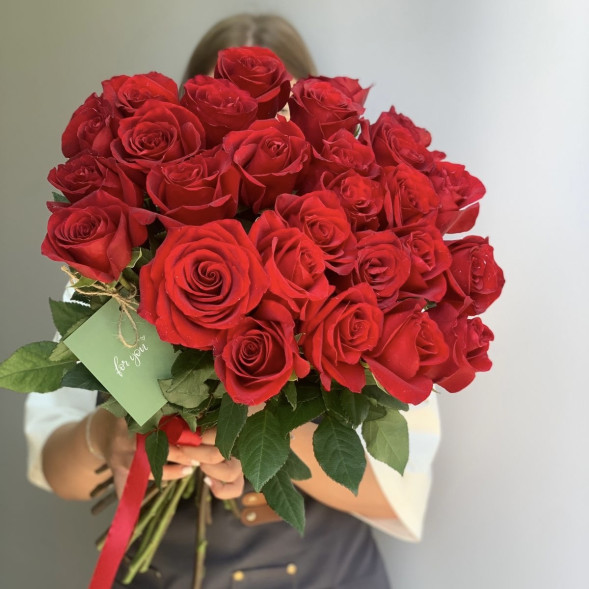 27 красных импортных роз, лента в Гурзуфе