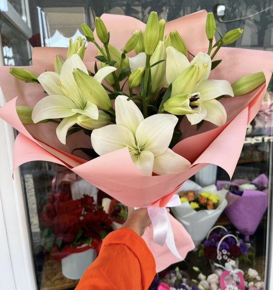 Букет из 3 лилий - Мелодия любви в Гурзуфе