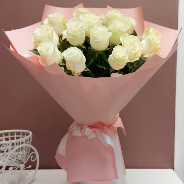 Букет 15 белых голландских роз в упаковке в Гурзуфе