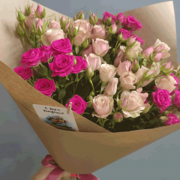 Букет 7 нежных кустовых роз микс в Гурзуфе