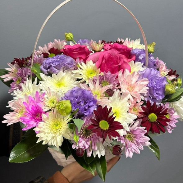 Композиция в корзине «Палитра нежности» в Гурзуфе